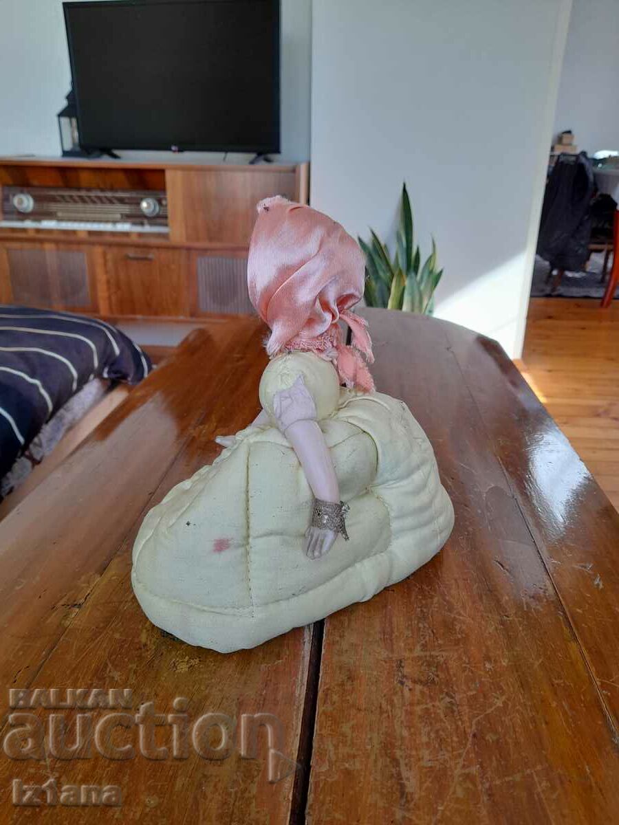 An old Samovar doll with price 30.00 BGN | € 15.34 An old Samovar doll with price 30.00 BGN | € 15.34