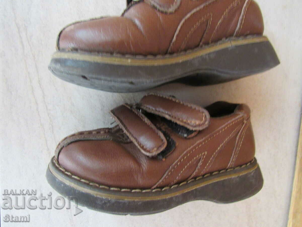 Licitație Pantofi copii din piele inchisi, numarul 23 Licitație Pantofi copii din piele inchisi, numarul 23