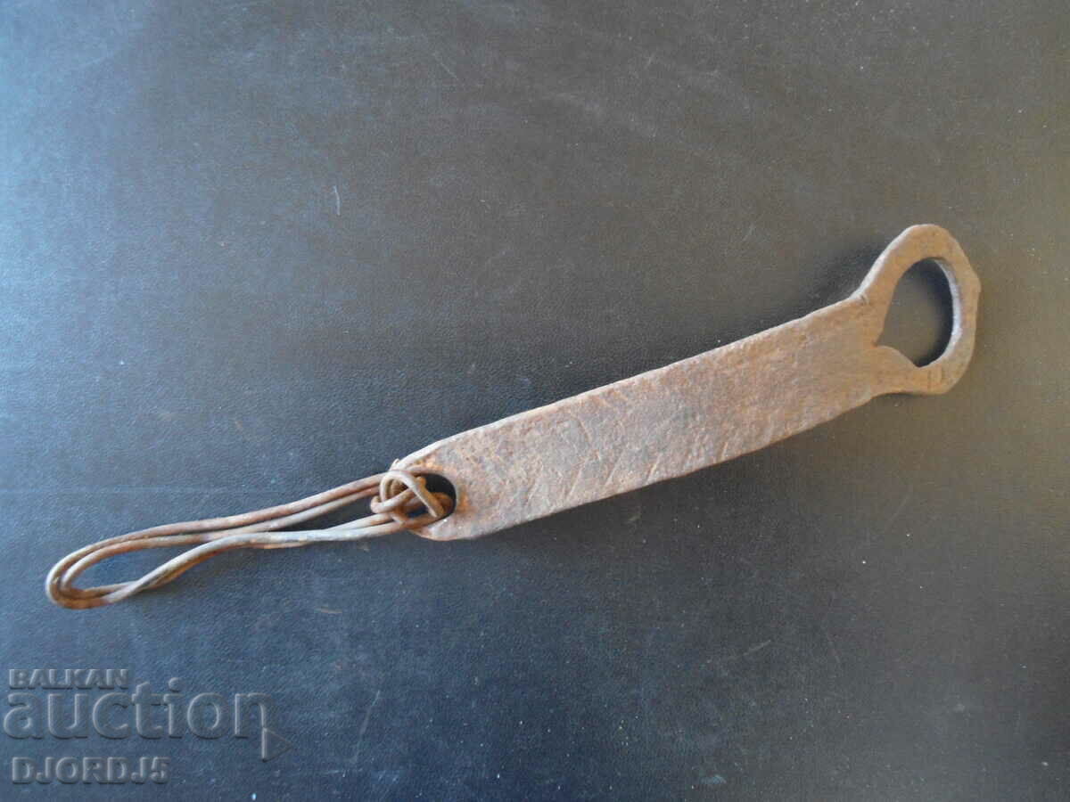 Delivery of Old wrought latch Delivery of Old wrought latch