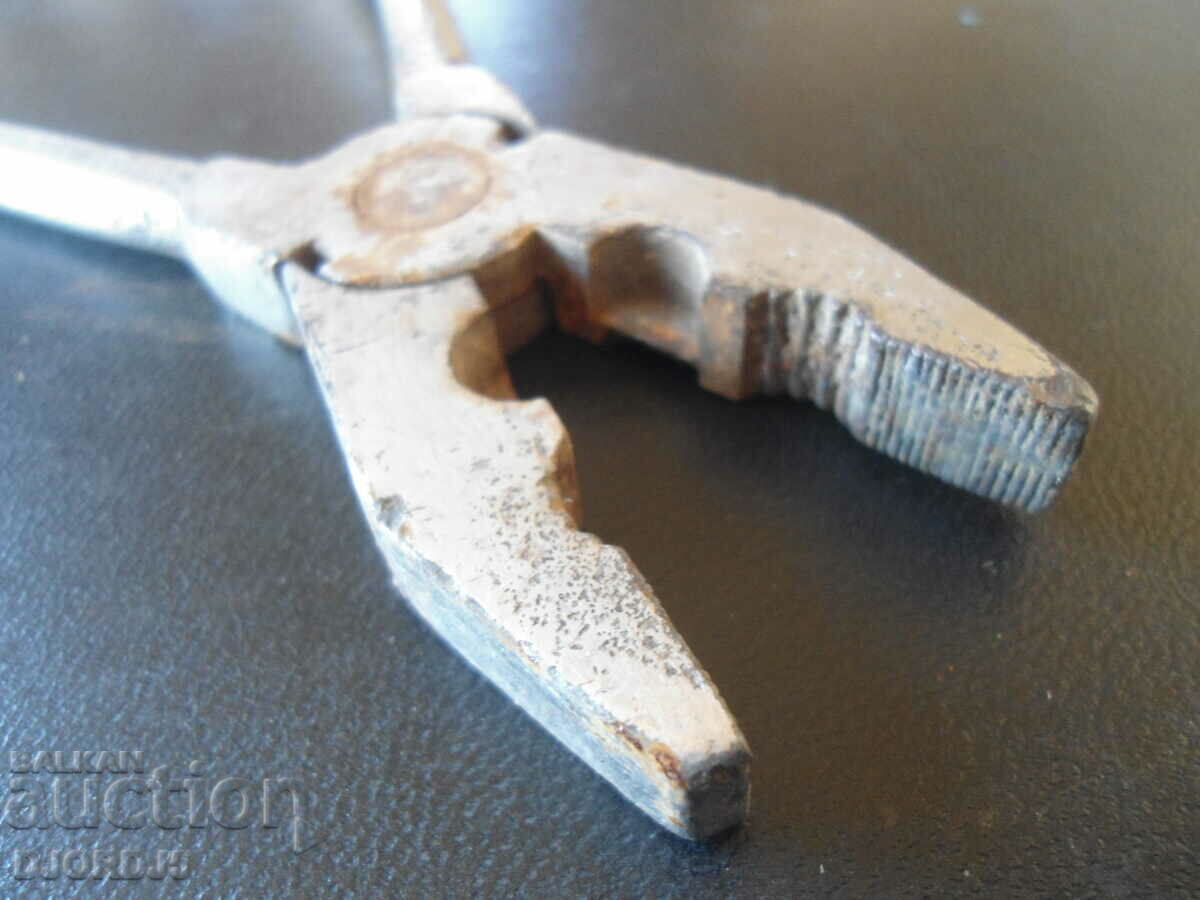 Auction Old pliers Auction Old pliers