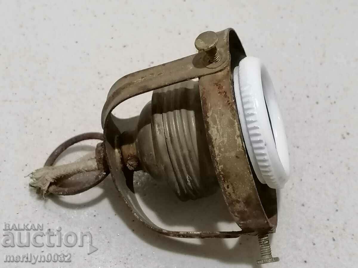 Priză veche cu suport de lampă, felinar, candelabru, abajur, 1920 cu preț € 29.59 | 57.87 BGN