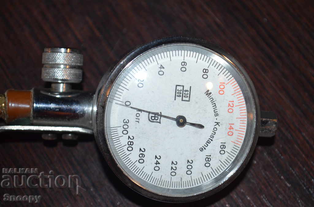 Sphygmomanometer - metal gauge