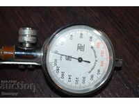 Sphygmomanometer - metal gauge