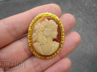 СТАРА БРОШКА КАМЕЯ