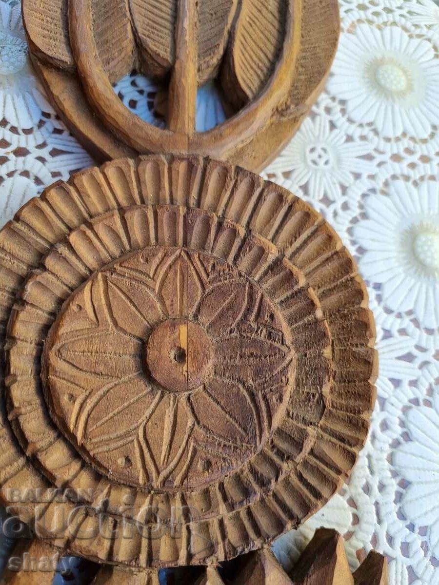 Licitație sculptură în lemn vechi