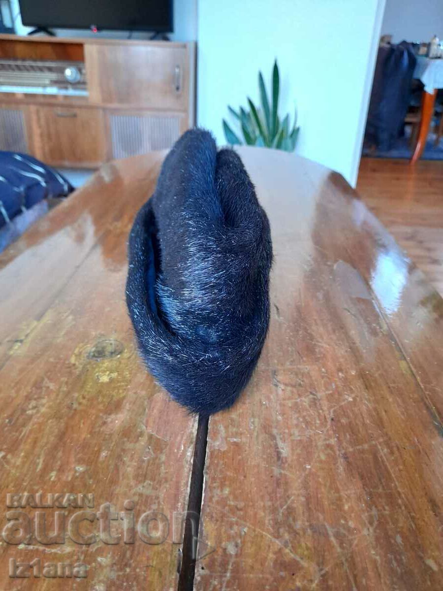 pălărie veche din piele cu preț 35.00 BGN | € 17.90