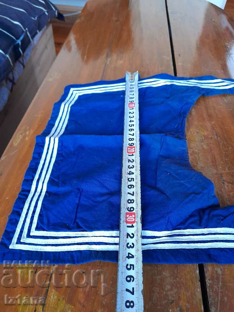 Licitație Cravată veche de marinar, guler Licitație Cravată veche de marinar, guler