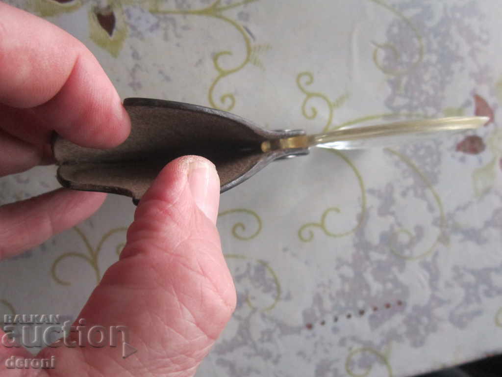 Livrarea O veche lupă germană de monede Livrarea O veche lupă germană de monede