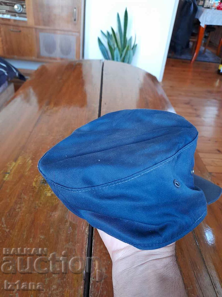 Delivery of Old fireman's hat Delivery of Old fireman's hat