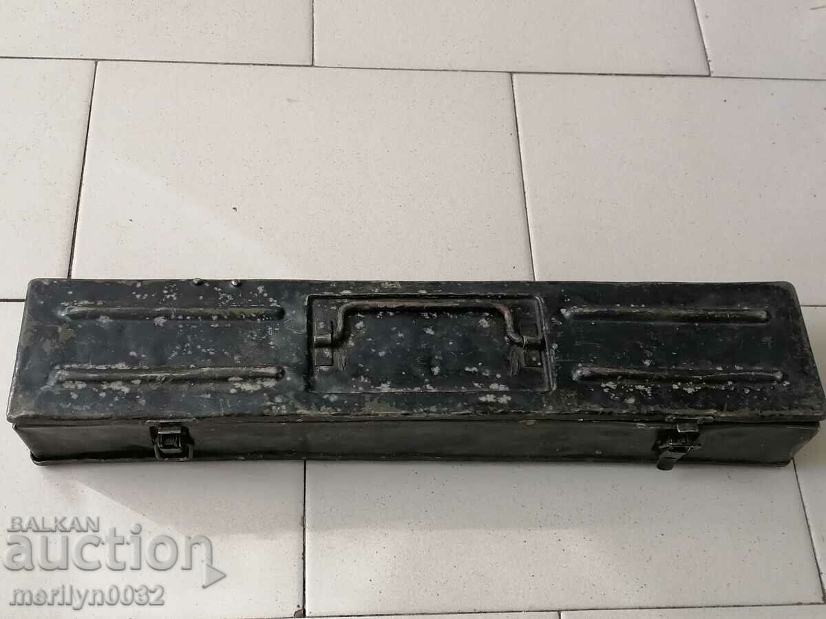 Cutie metalică a armatei germane Cutie al doilea război mondial cu preț 67.00 BGN | € 34.26 Cutie metalică a armatei germane Cutie al doilea război mondial cu preț 67.00 BGN | € 34.26