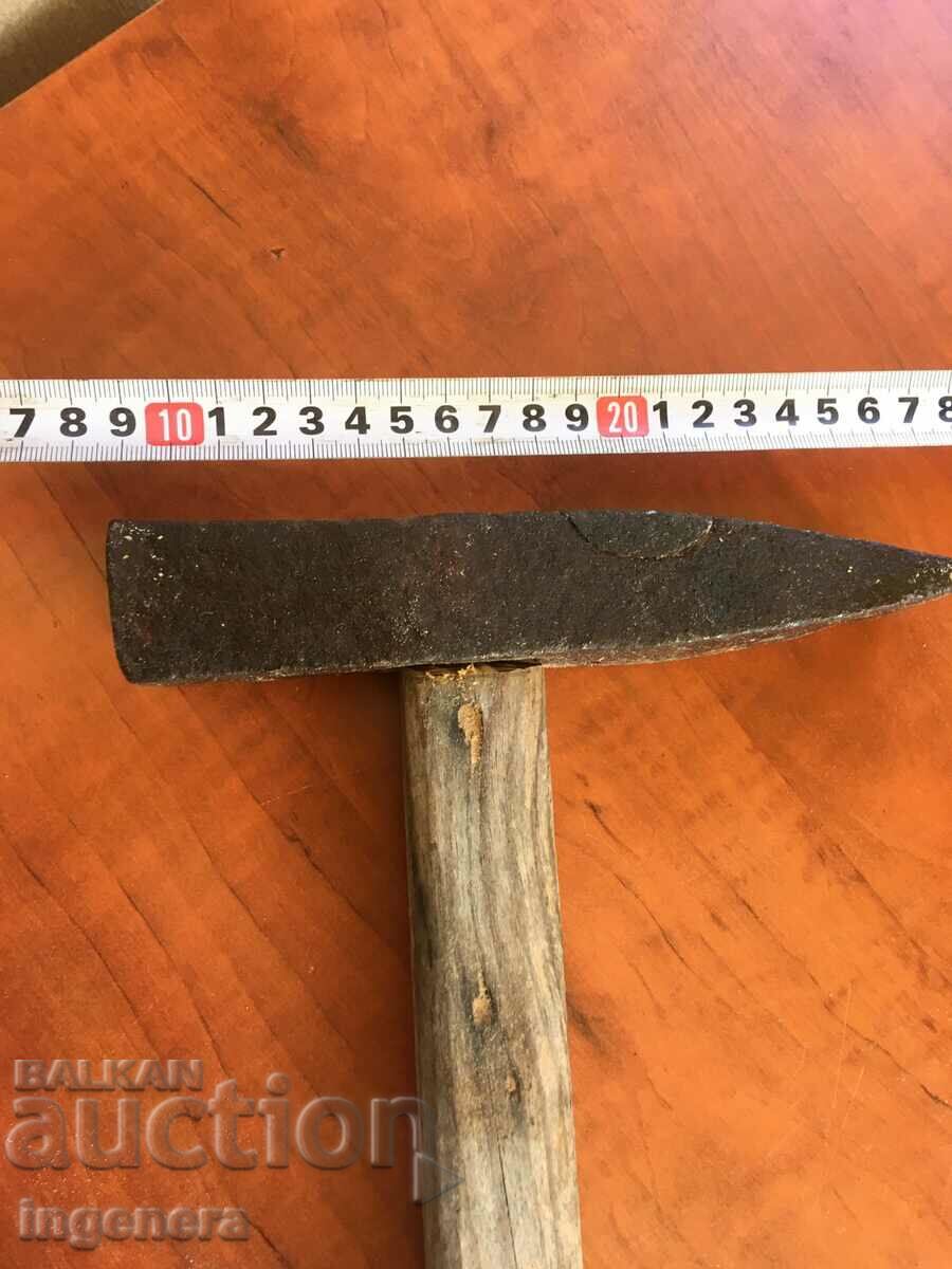 Auction HAMMER OLD TOOL-LARGE-NEARLY A KILOGRAM AND A HALF Auction HAMMER OLD TOOL-LARGE-NEARLY A KILOGRAM AND A HALF