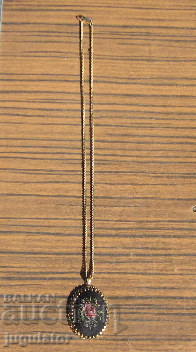 old ladies gold plated mirror pendant with chain embroidery with price 30.00 BGN | € 15.34