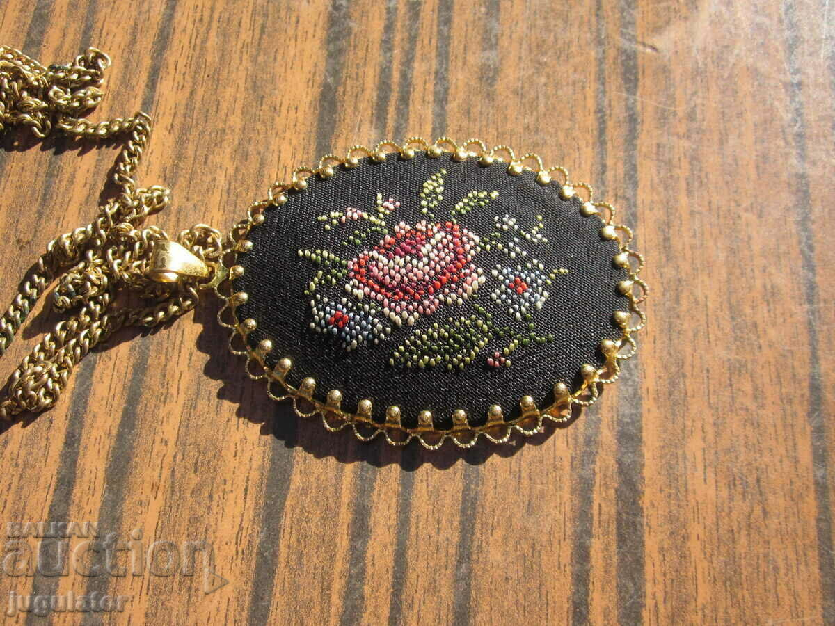 old ladies gold plated mirror pendant with chain embroidery - 5