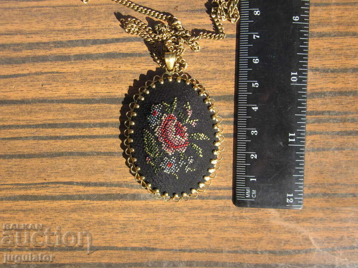 old ladies gold plated mirror pendant with chain embroidery - 7