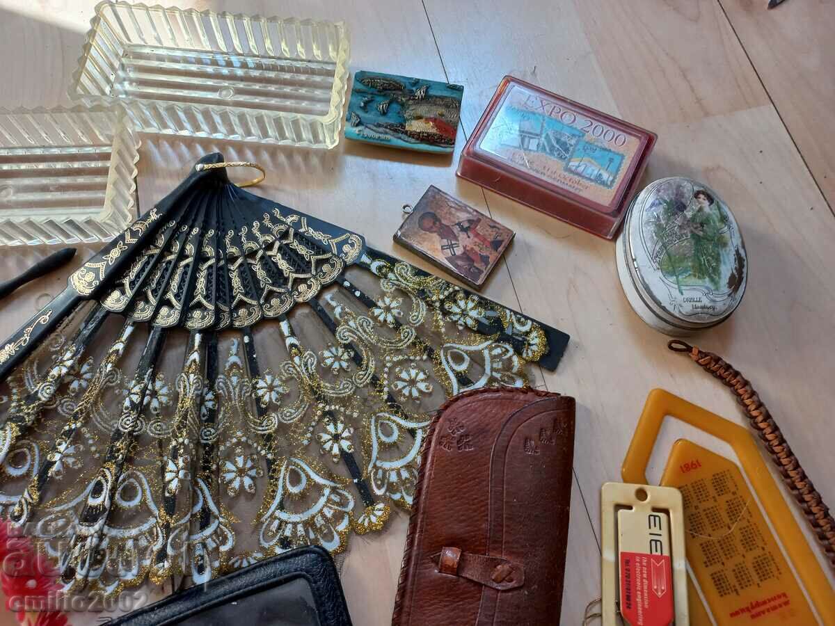 Auction Lot of retro accessories screw social. Auction Lot of retro accessories screw social.