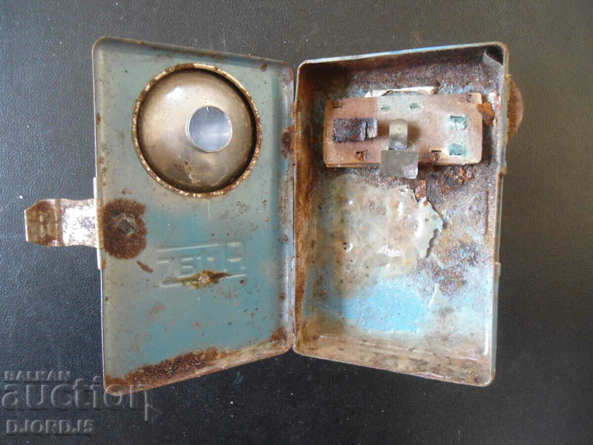 Delivery of An old flashlight Delivery of An old flashlight