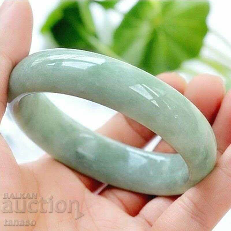 Women's bracelet made of natural jade, monolithic