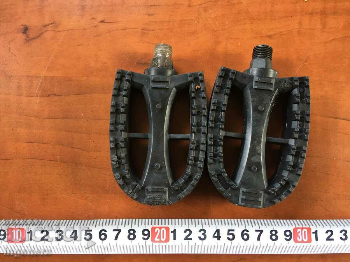 PEDALA PEDALE BICICLETA ROATA CU REFLECTOARE DE LUMINA-2 BUC. cu preț € 5.60 | 10.95 BGN
