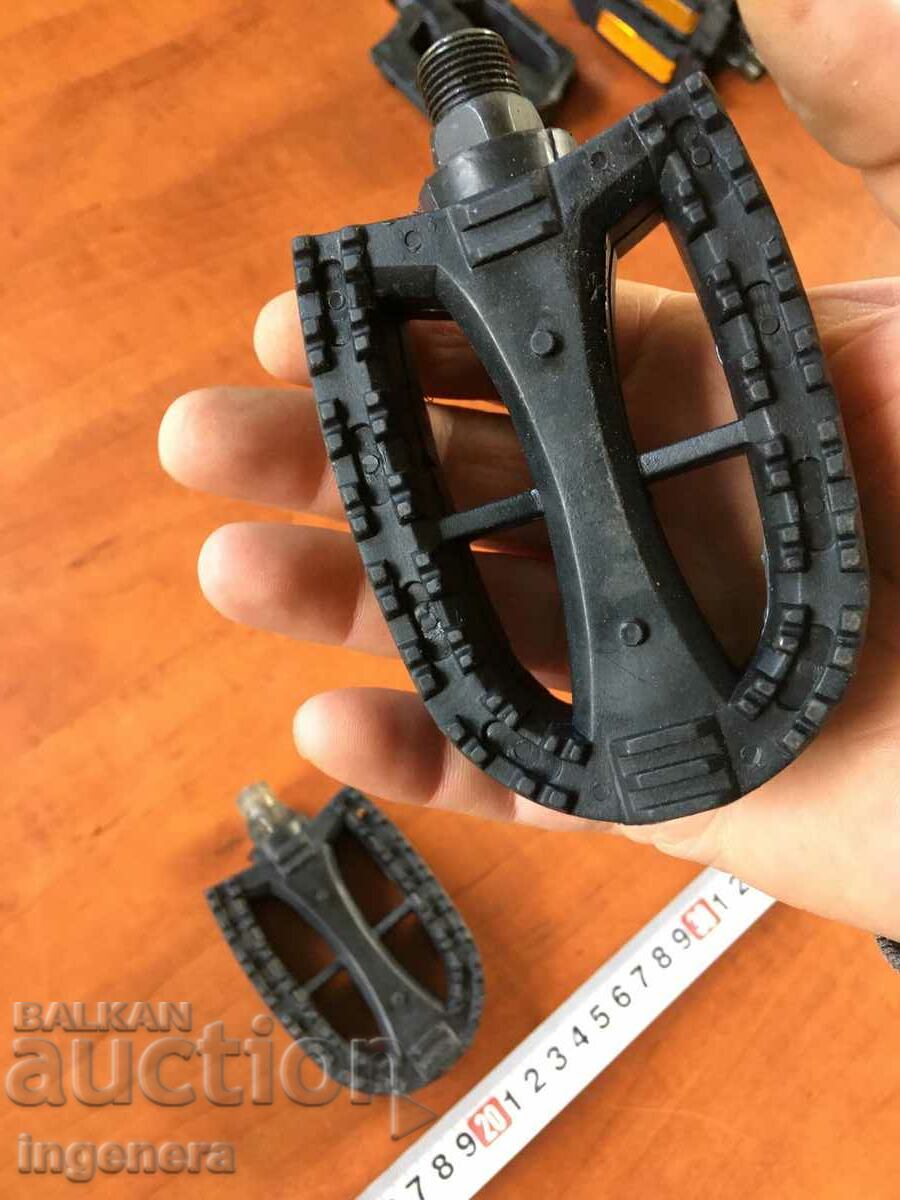 Livrarea PEDALA PEDALE BICICLETA ROATA CU REFLECTOARE DE LUMINA-2 BUC.