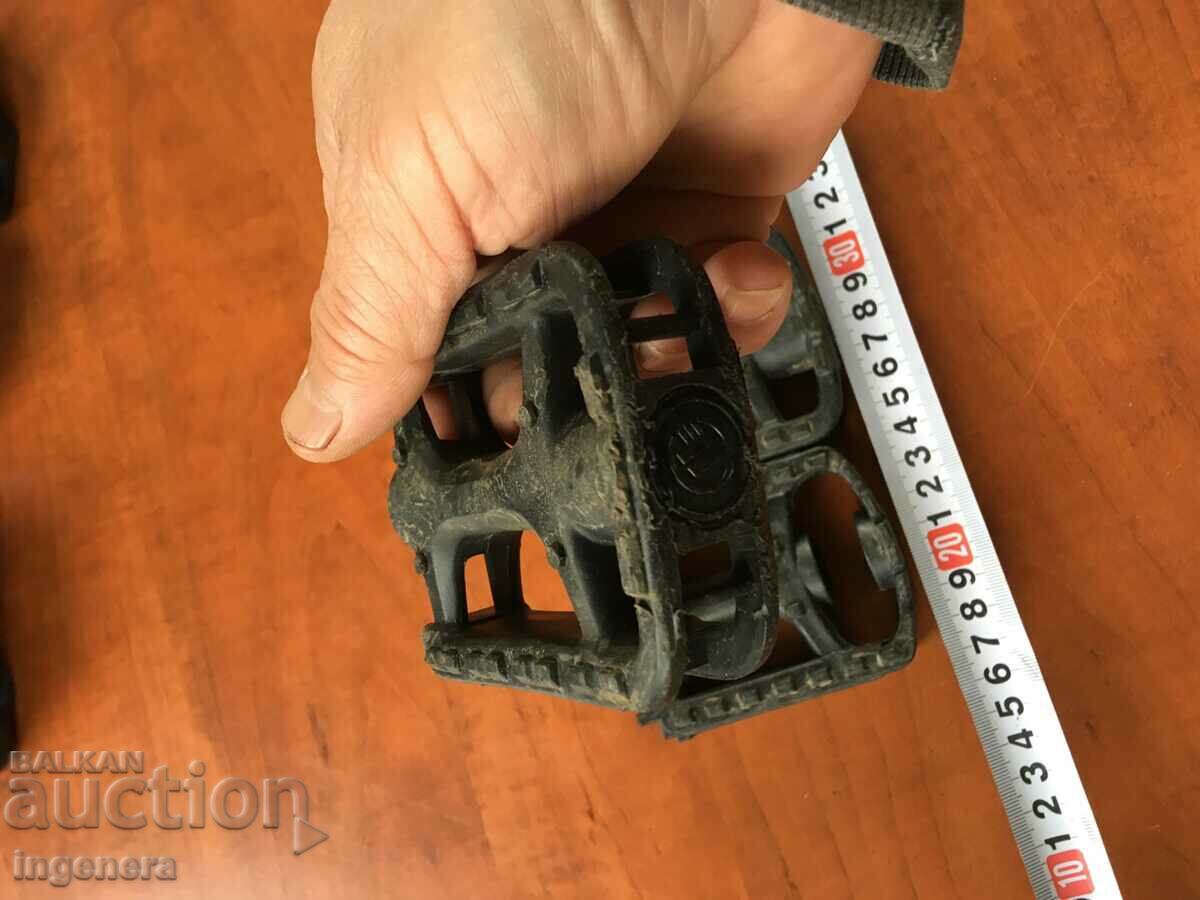 Auction  PEDAL BICYCLE PEDALS WHEEL WITH LIGHT REFLECTORS-3 PCS