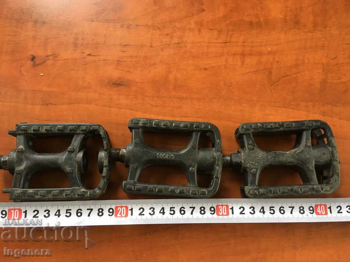 Delivery of PEDAL BICYCLE PEDALS WHEEL WITH LIGHT REFLECTORS-3 PCS