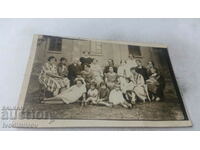 Fotografie Hisarya Femei și copii în curte 1926