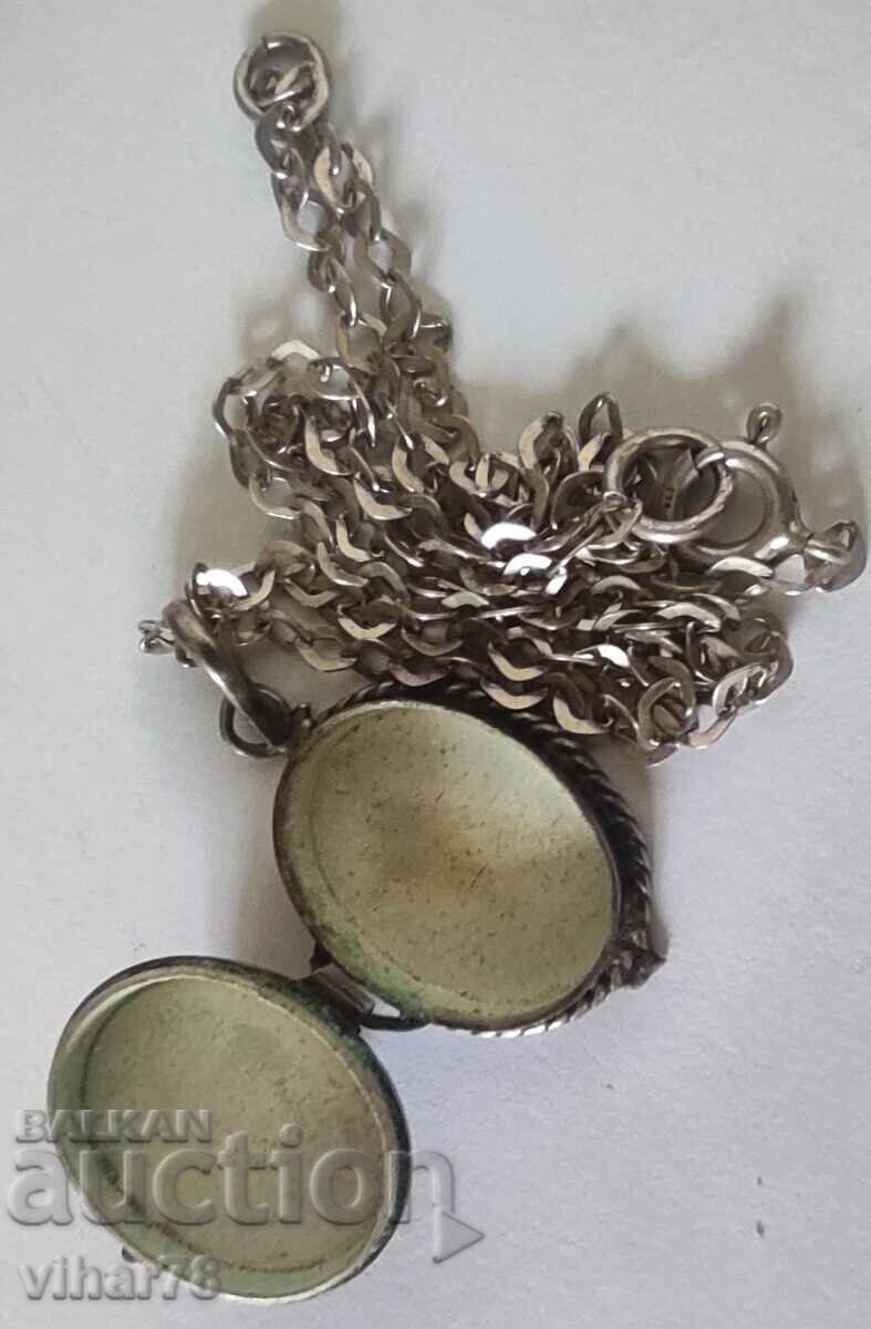 Delivery of SILVER PENDANT WITH HIDDEN
