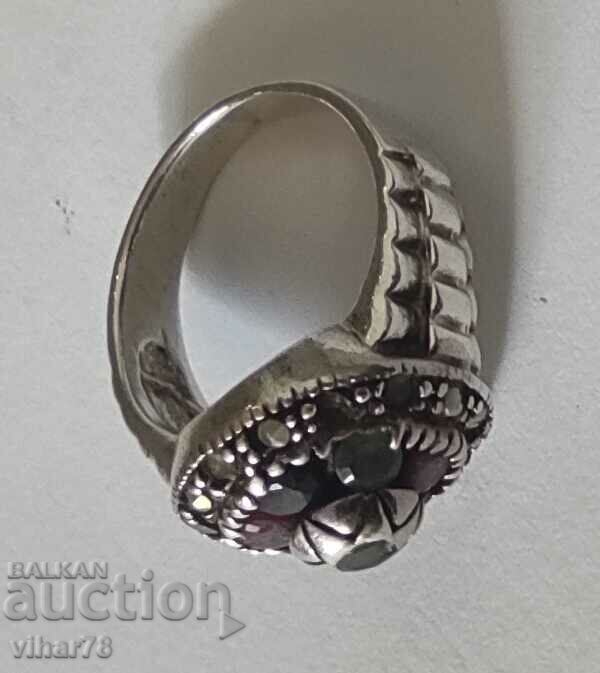 INEL DE ARGINT VECHI CU SMERALDE NATURALE, RUBINE, SAFIRE cu preț 159.99 BGN | € 81.80