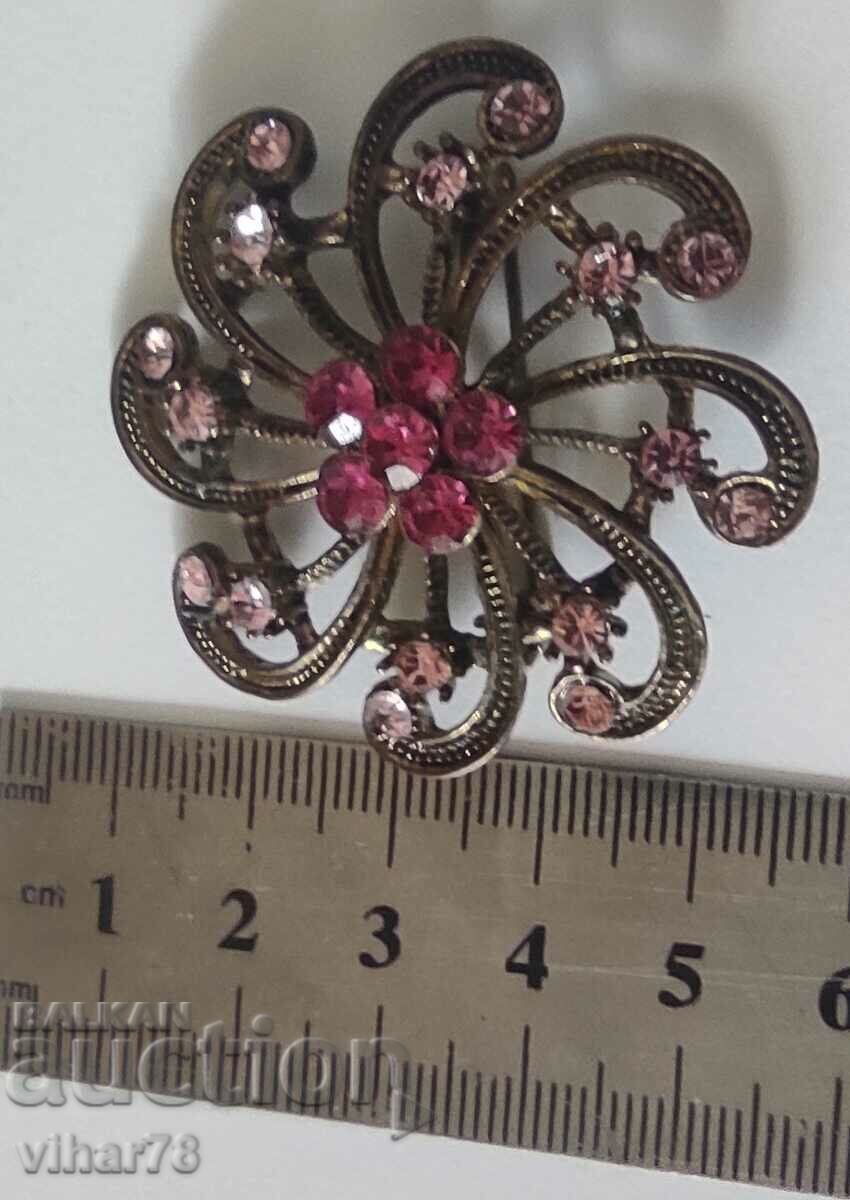 БРОШКА с цена € 17.99 | 35.19 лв.