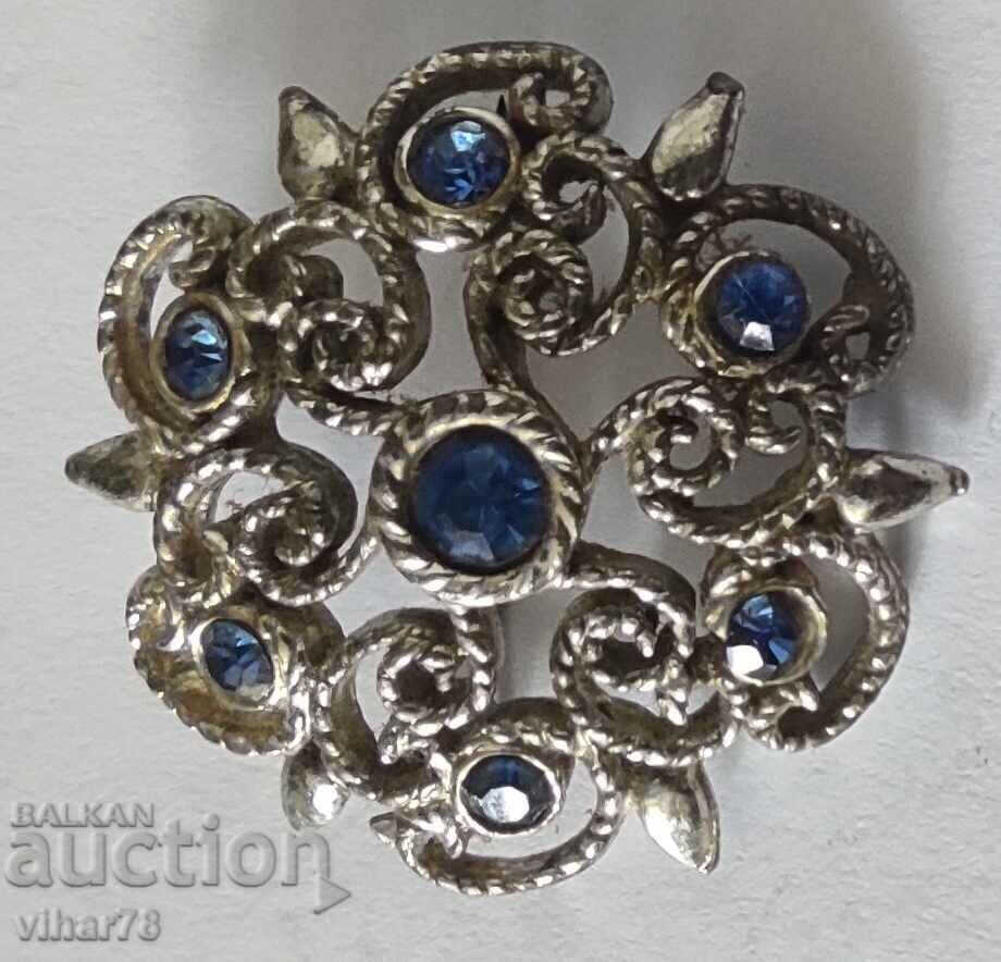 BROOCH