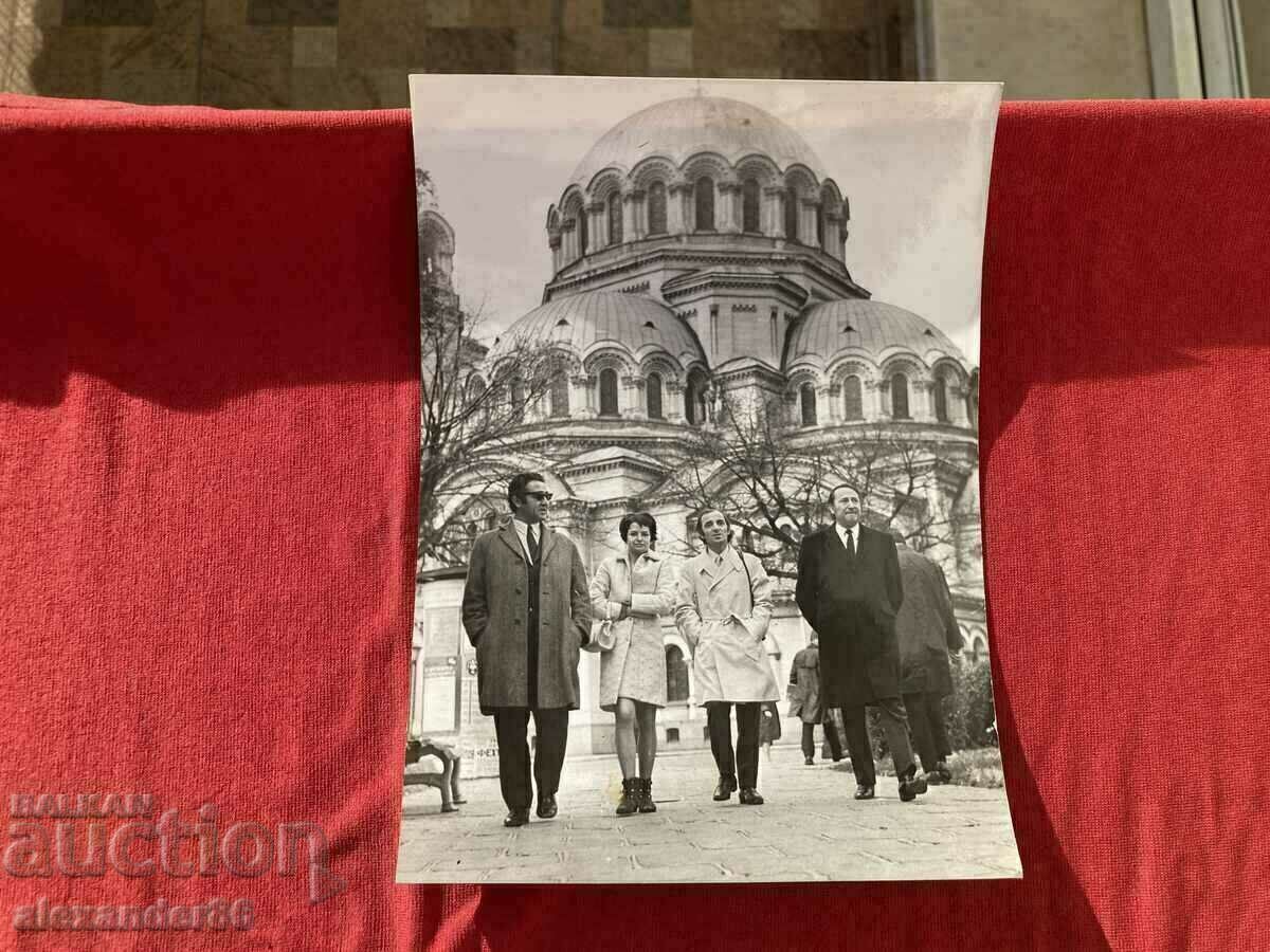 Delivery of Charles Aznavour in Sofia Delivery of Charles Aznavour in Sofia