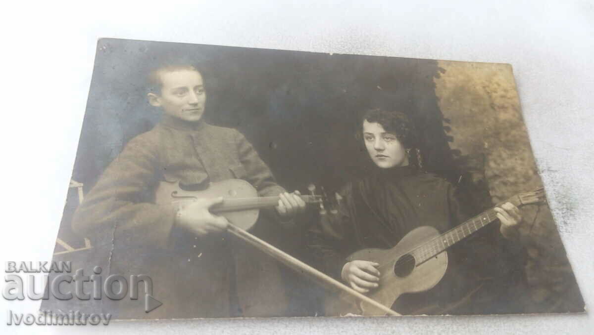 Photo Ferdinand Boy with violin and girl with guitar 1924