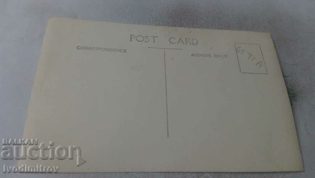 Φωτογραφία Άνδρες γυναίκες και κορίτσι στο πάρκο με τιμή 1.15 BGN | € 0.59 Φωτογραφία Άνδρες γυναίκες και κορίτσι στο πάρκο με τιμή 1.15 BGN | € 0.59