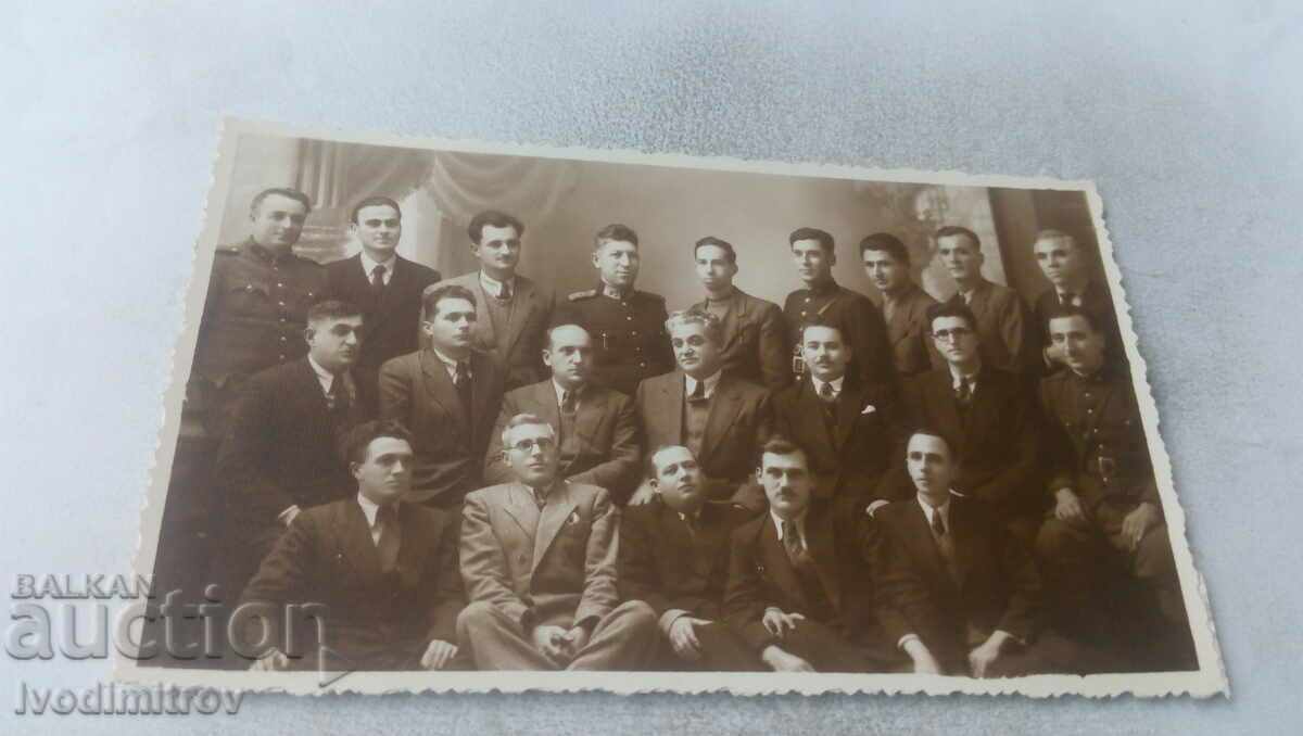 Foto Ofițeri și bărbați în costum 1 ianuarie 1945