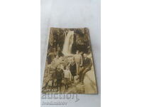 Photo Kostenets Man two women and children in front of the Waterfall
