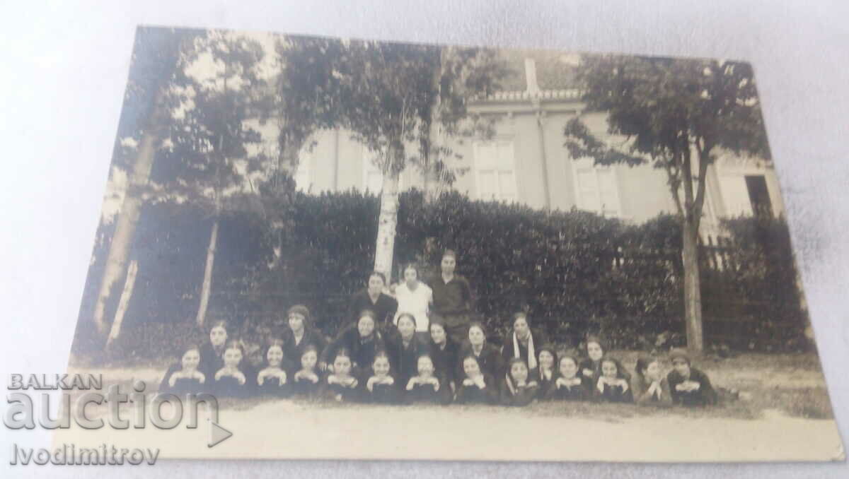 Ms. Sliven Schoolgirls lying on the meadow in front of the gymnasium 1926