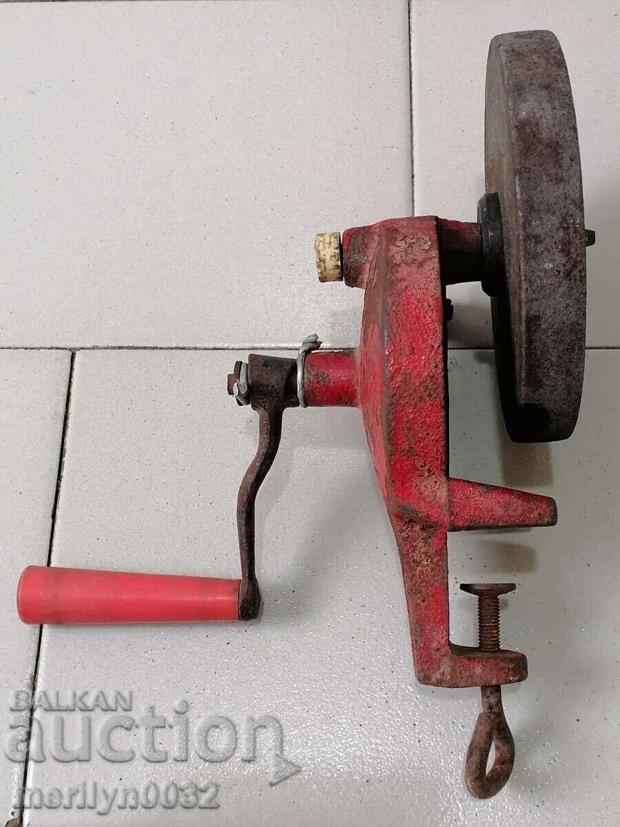 An old hand held sandpaper with a clamp grinder mechanism from the 20th century - 5 An old hand held sandpaper with a clamp grinder mechanism from the 20th century - 5