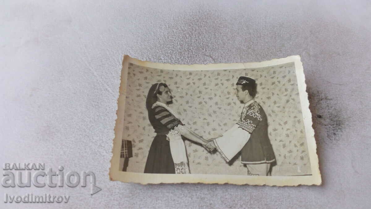 Снимка Мъж и жена в народни носии