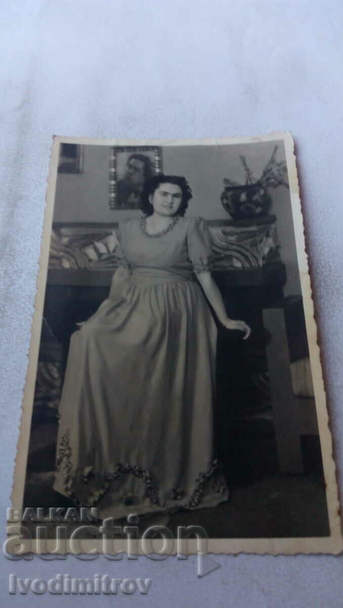 Снимка Пловдив Млада жена 1948