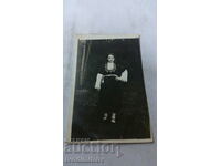 Снимка Младо момиче с народна носия