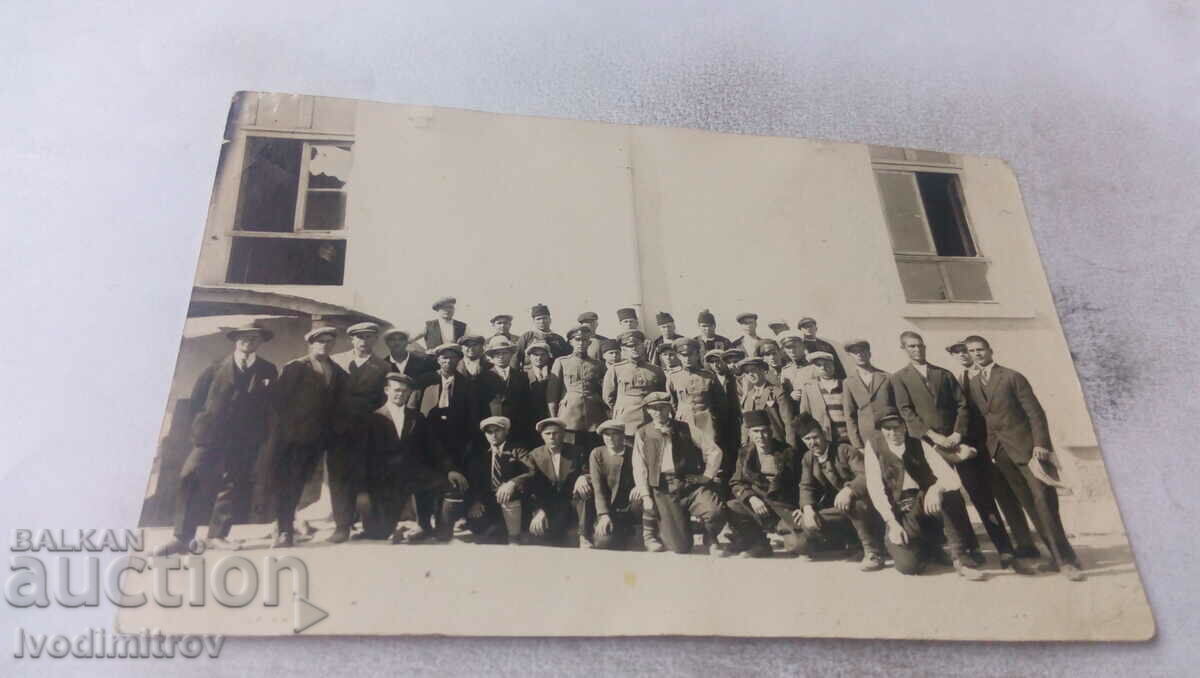 Снимка Уволнение на стари войници от 6 рота 9 полкъ 1931