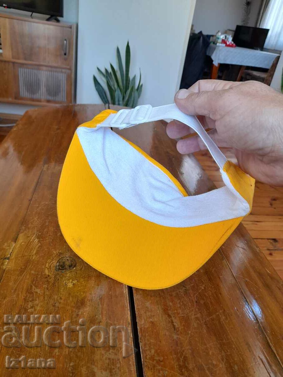 Delivery of Old hat, umbrella, visor Nova Brasilia, Nova Brasilia