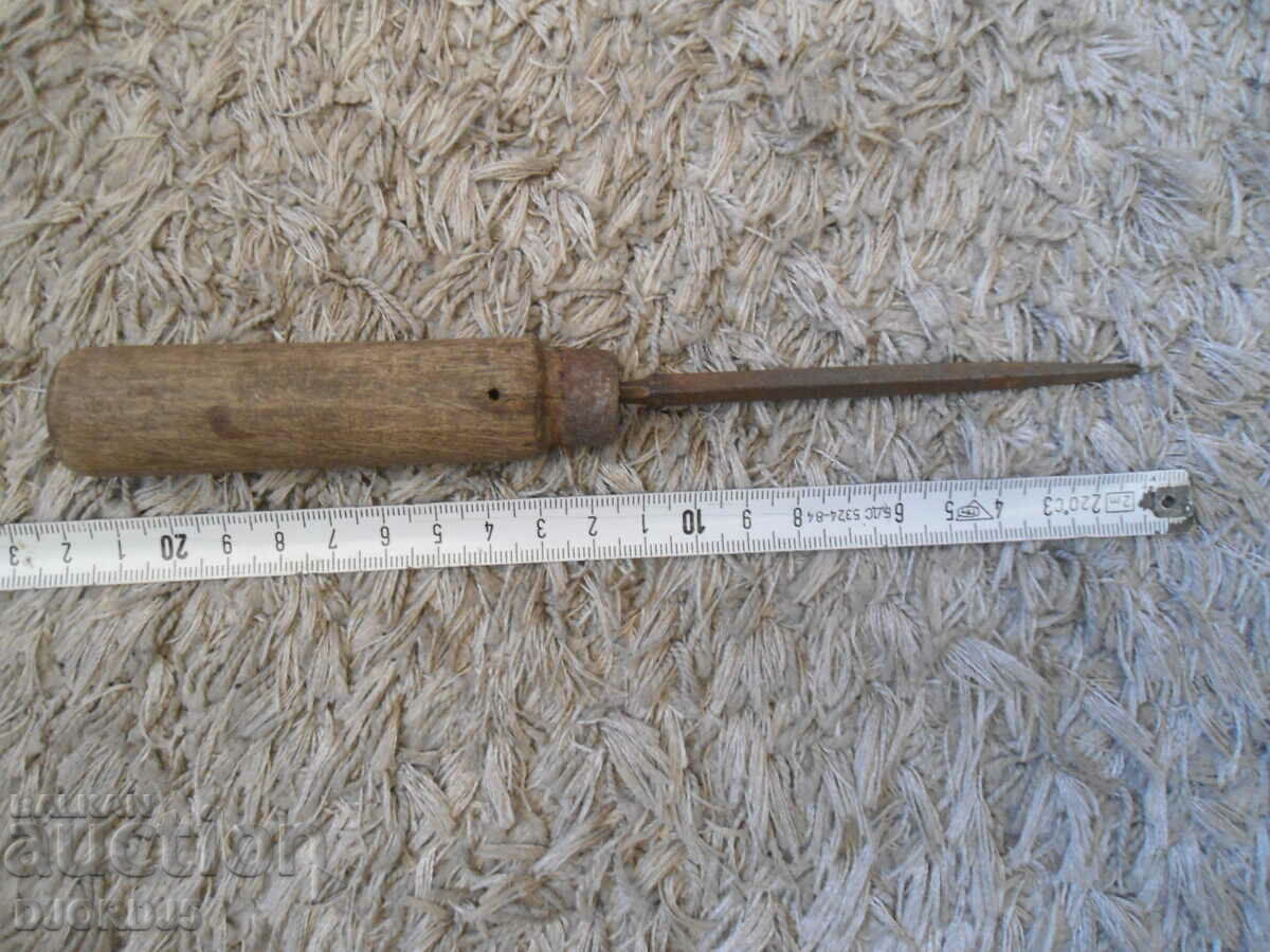 Auction An old tool, a file Auction An old tool, a file