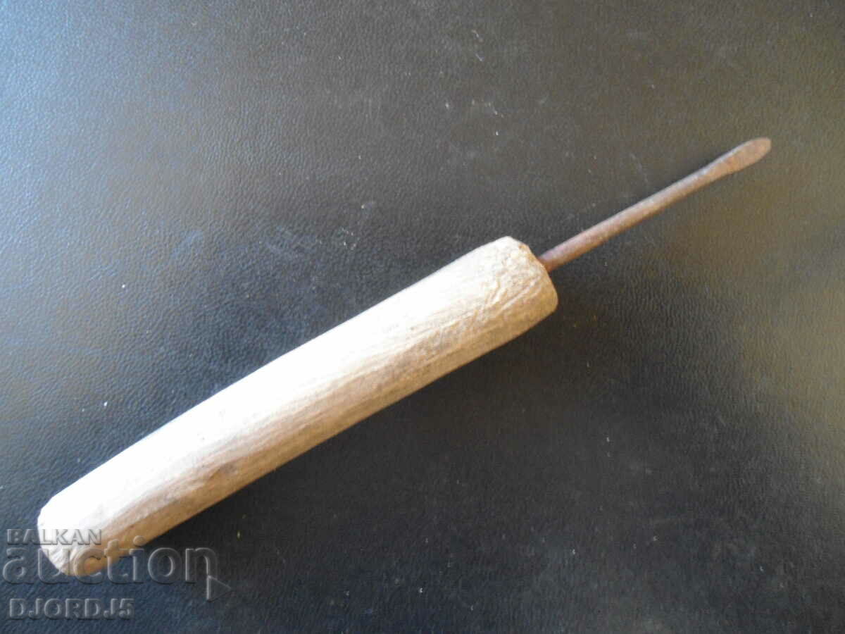 Old tool, screwdriver with price 2.00 BGN | € 1.02 Old tool, screwdriver with price 2.00 BGN | € 1.02