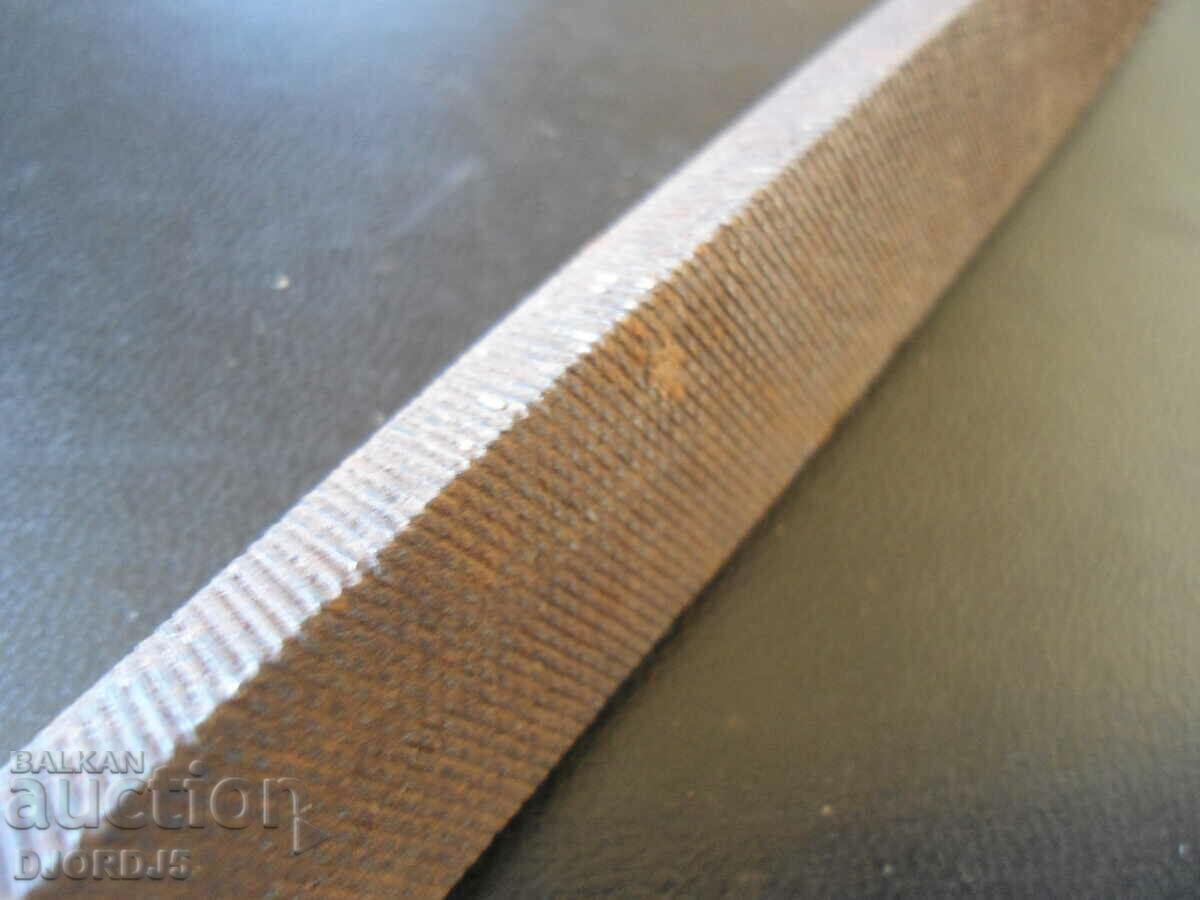 Auction An old tool, a file Auction An old tool, a file