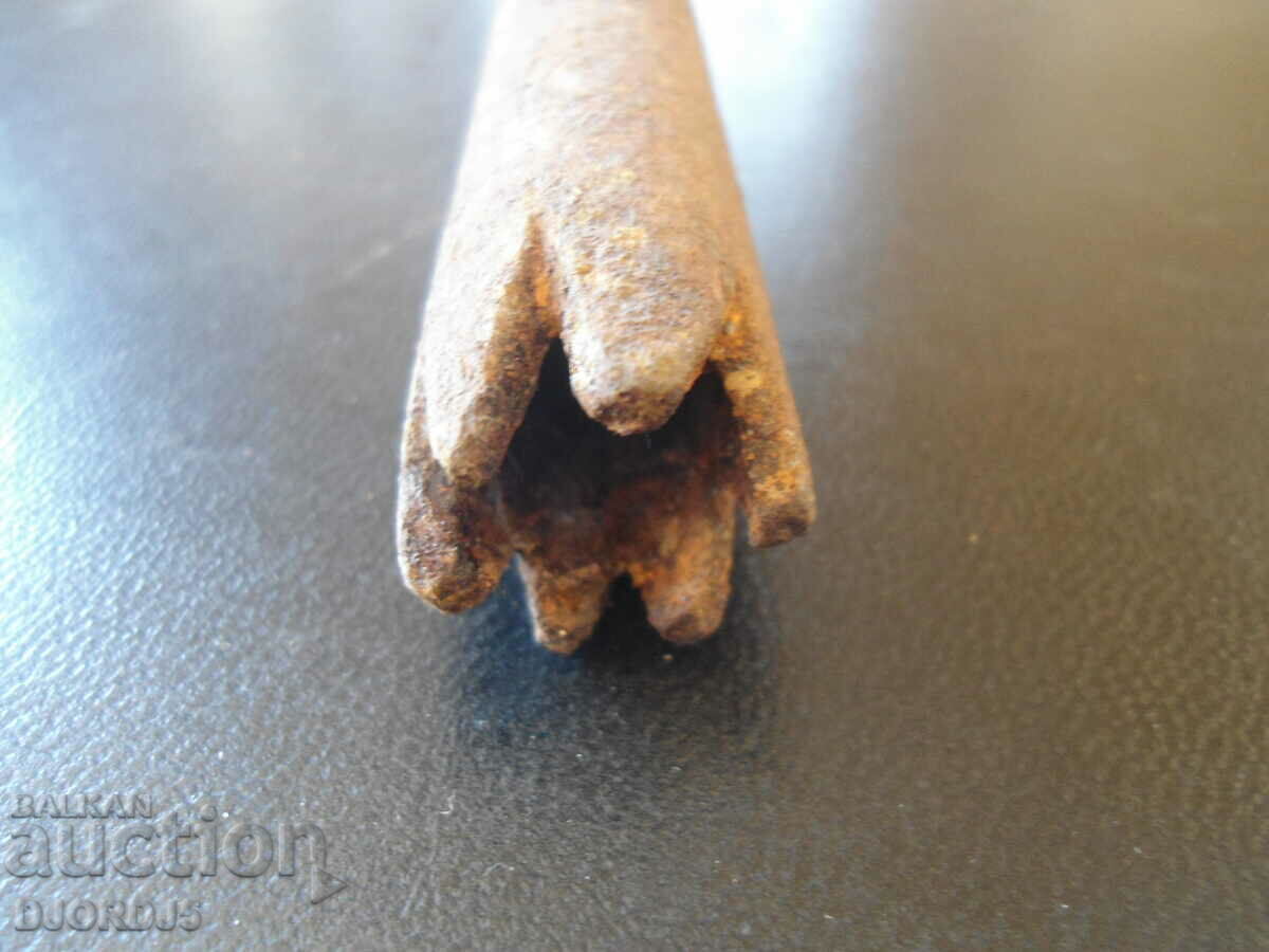 Auction An old specialized tool Auction An old specialized tool