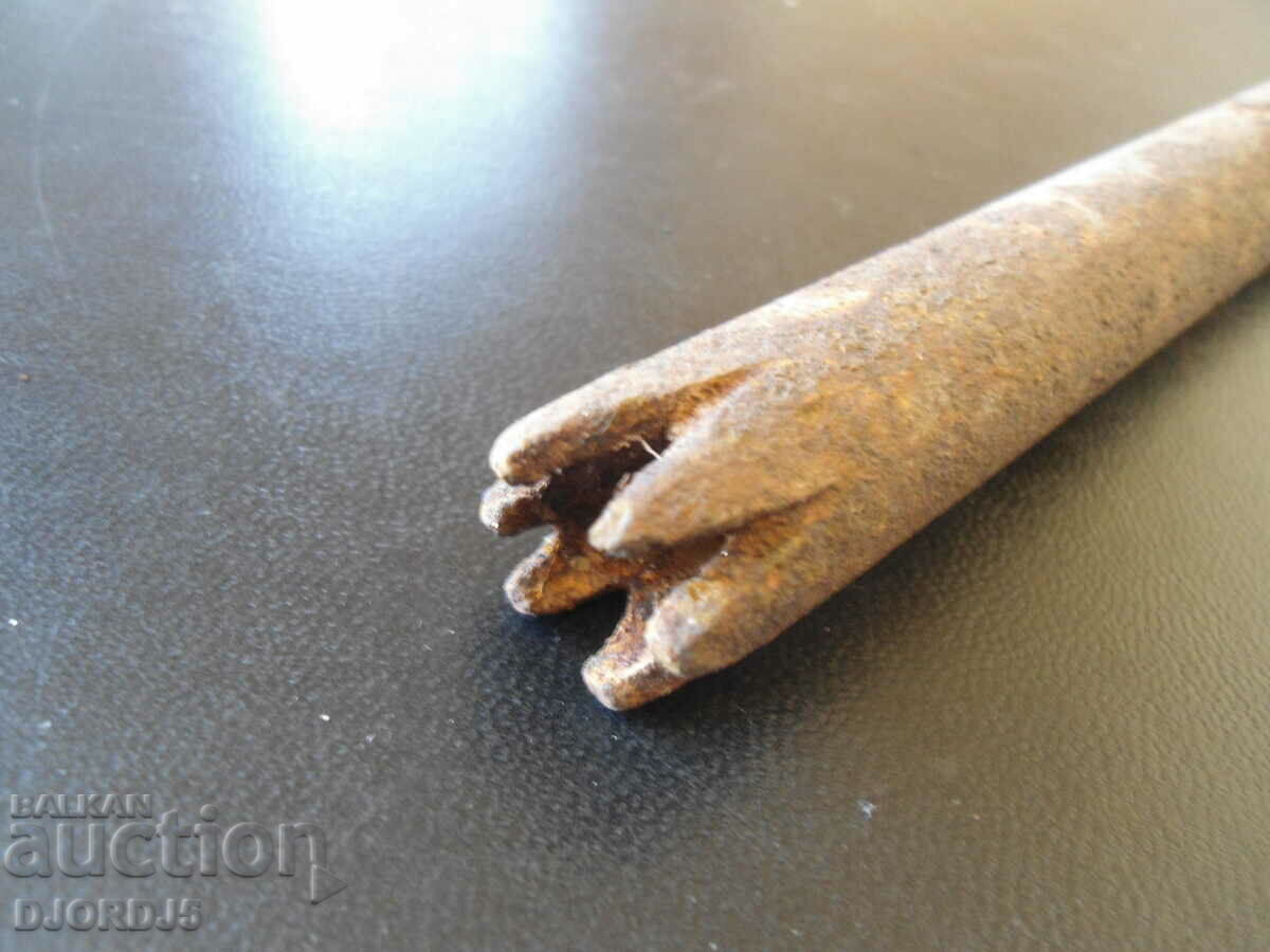 Delivery of An old specialized tool Delivery of An old specialized tool