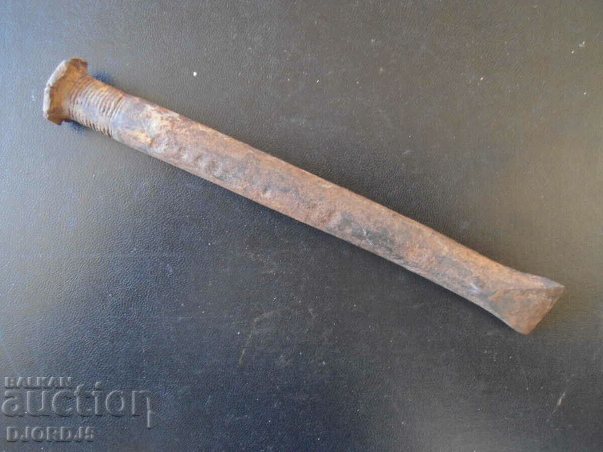 Auction An old tool, a chopper Auction An old tool, a chopper