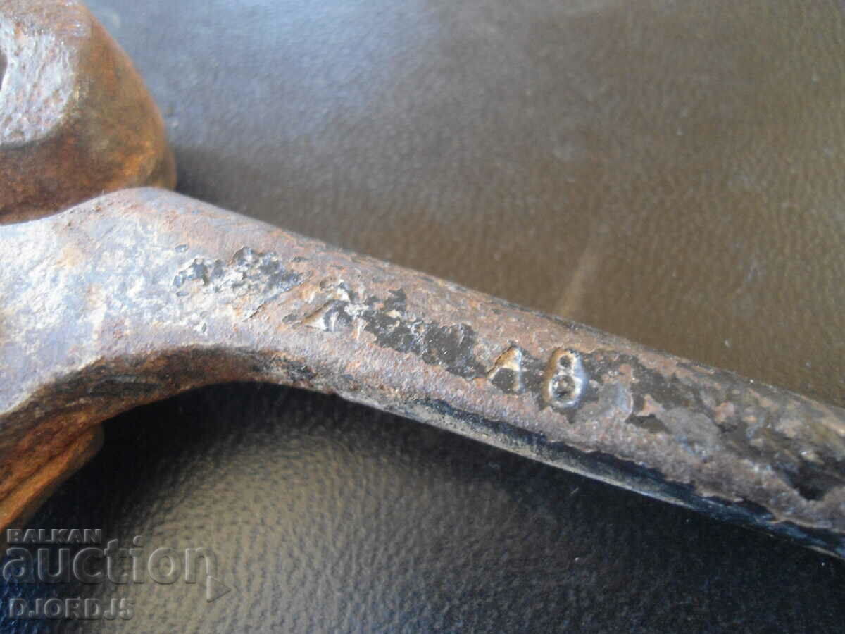 Delivery of Old pliers, markings