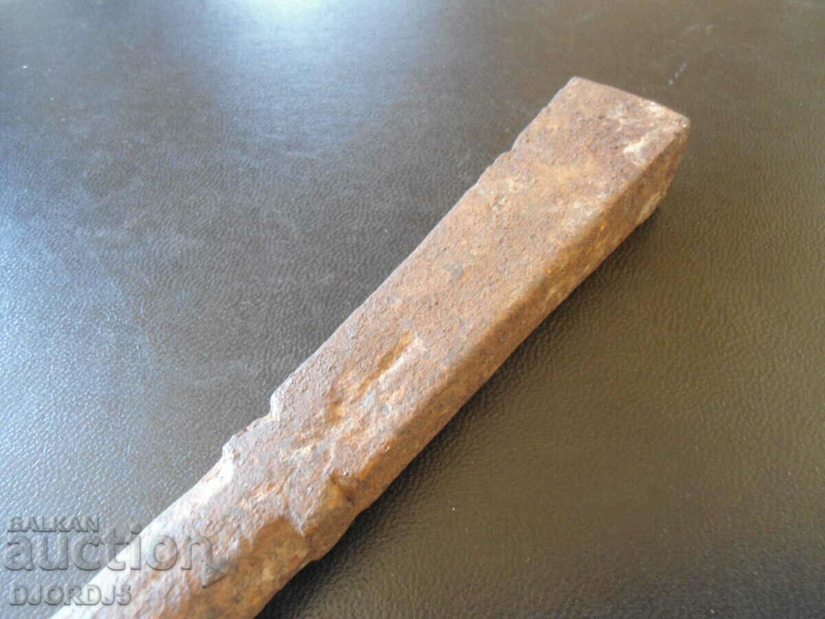 An old anvil with price 7.00 BGN | € 3.58 An old anvil with price 7.00 BGN | € 3.58